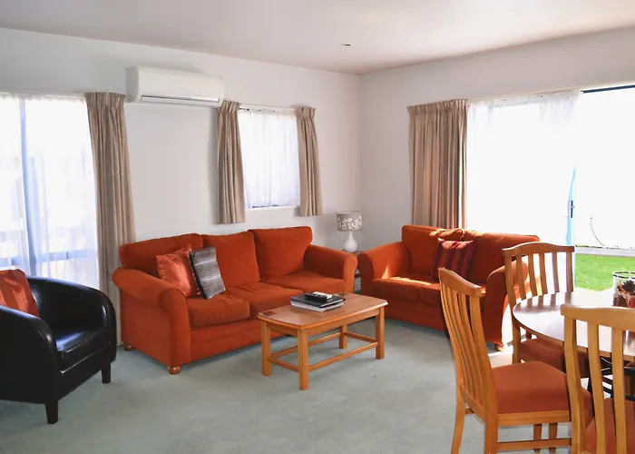 Bush Inn Court Motel