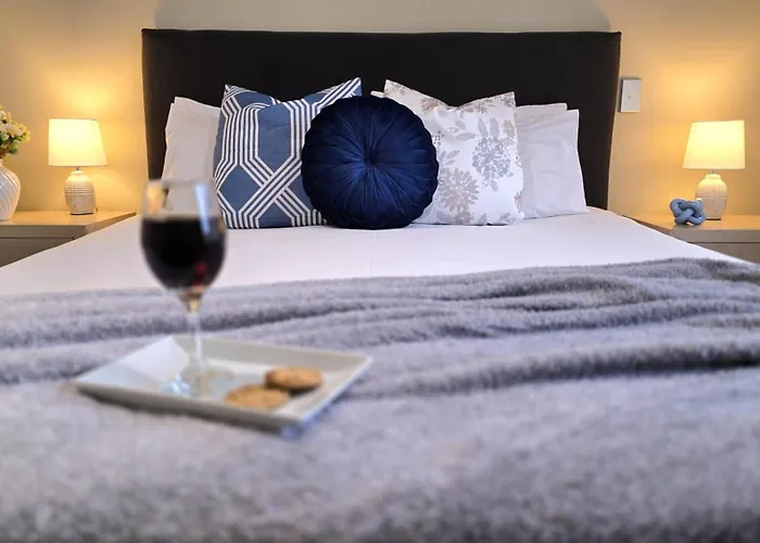Tower Junction Motor Lodge: Central Stay with Free Railway Shuttle